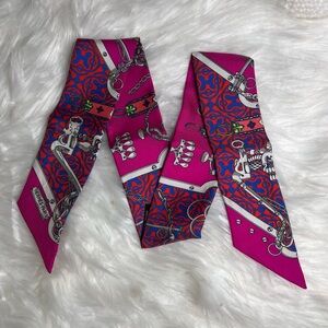 ❌SOLD❌Hermes Mors Et Gourmettes Remix Motif Twilly Scarf Pink